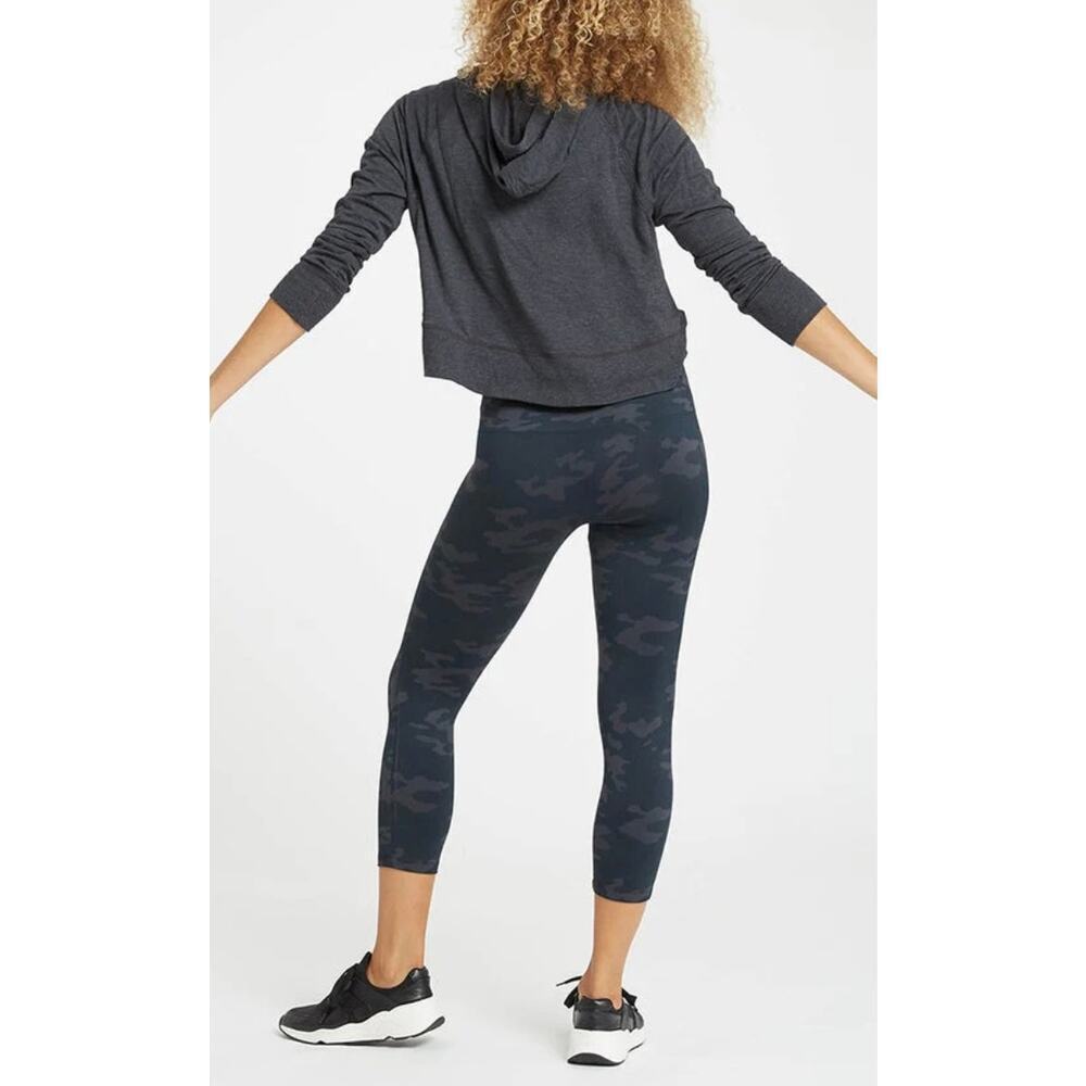 Spanx Look At Me Now Seamless Cropped Leggings Size M Black Camo Print